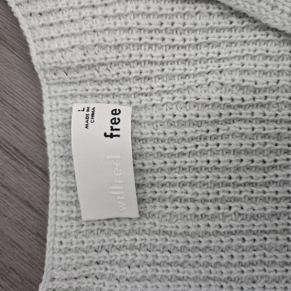 BNWT Aritzia Wilfred Wolter sweater - Picture 2 of 3